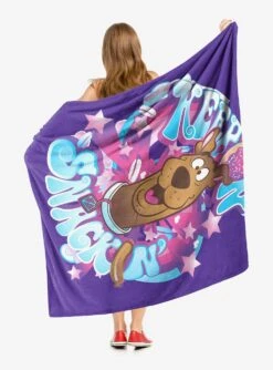 Scooby-Doo Keep Snackin Throw Blanket -Cozy Comfort Shop 19293512 av1