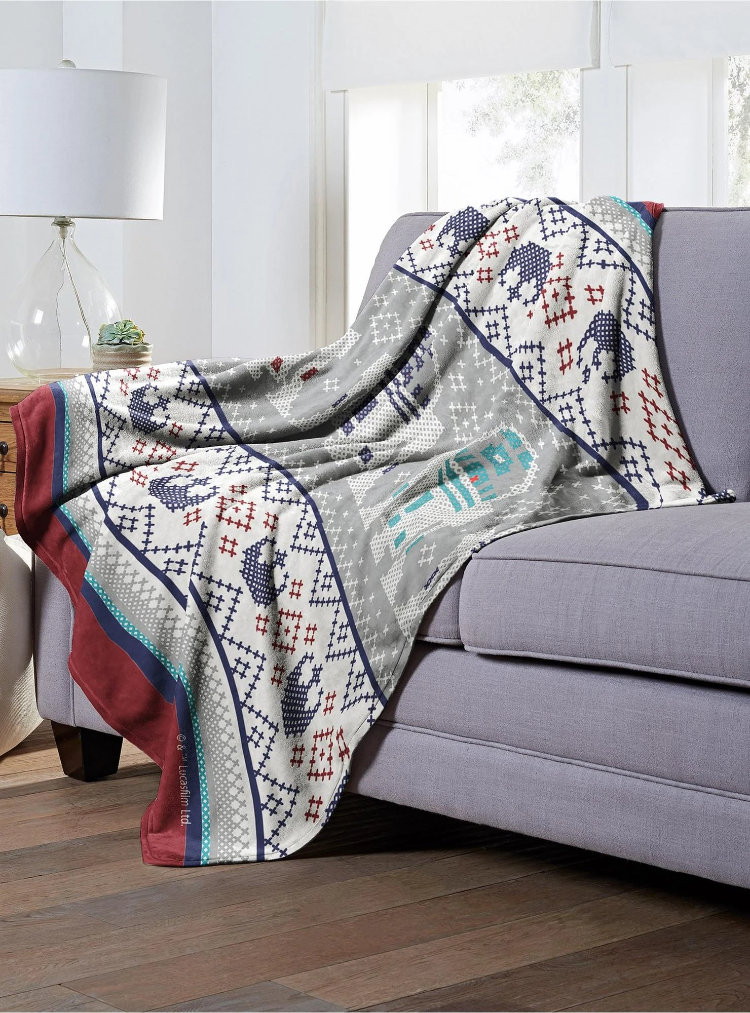 Star Wars R2D2 Sweater Throw Blanket 5 Star Wars R2D2 Sweater Throw Blanket - Image 3